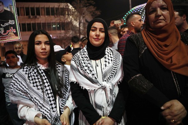 مسيرة ليلية تضامنا مع الاسرى في السجون الإسرائيلية في يوم الاسير الفلسطيني في مدينة الخليل