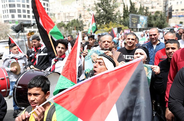 فلسطينيون يشاركون في مهرجان في مدينة نابلس دعما للاسرى والقدس في يوم الاسير الفلسطيني