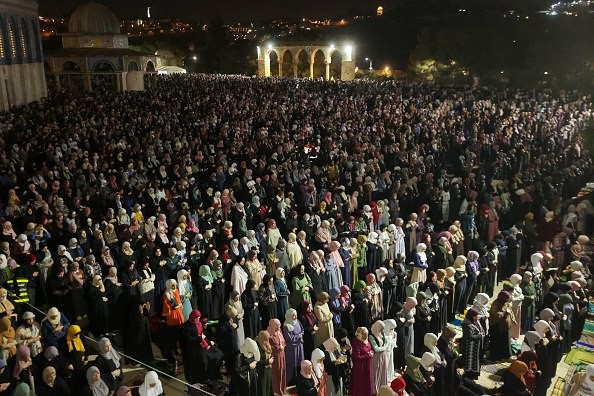 أجواء ليلة القدر في المسجد الأقصى (Getty Images) 13.jpg