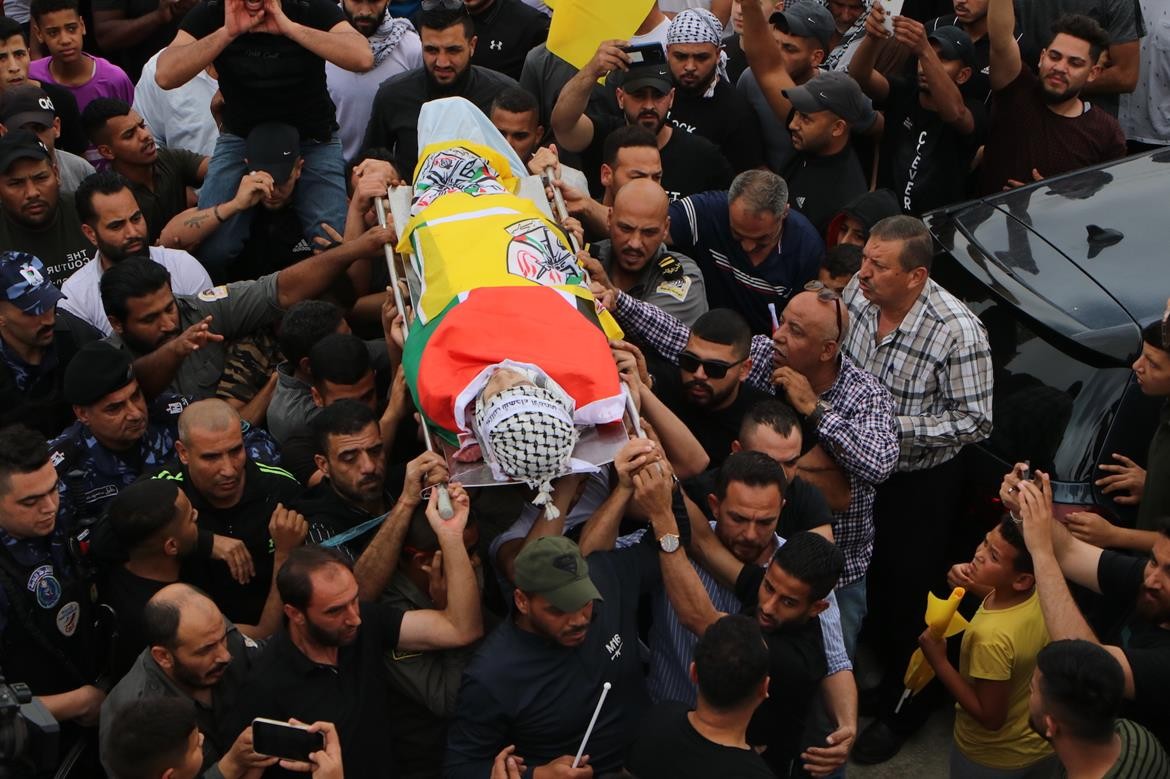 تشييع جثمان الشهيد أحمد إبراهيم عويدات (20 عاما) إلى مثواه الأخير في أريحا