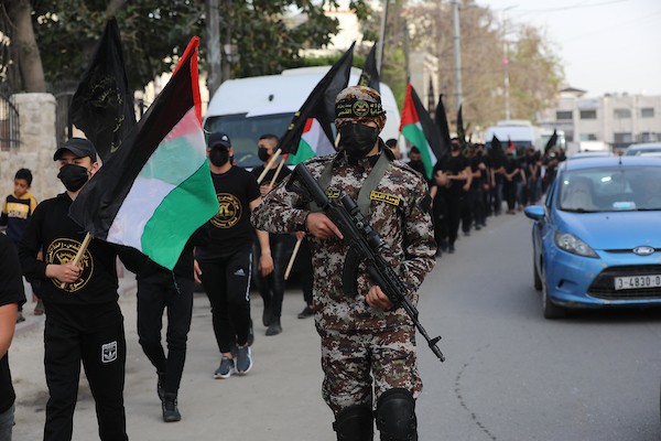 فلسطينيون يشاركون في مهرجان تضامني مع الأسرى خلال يوم الأسير الفلسطيني أمام مقر الصليب الأحمر في غزة