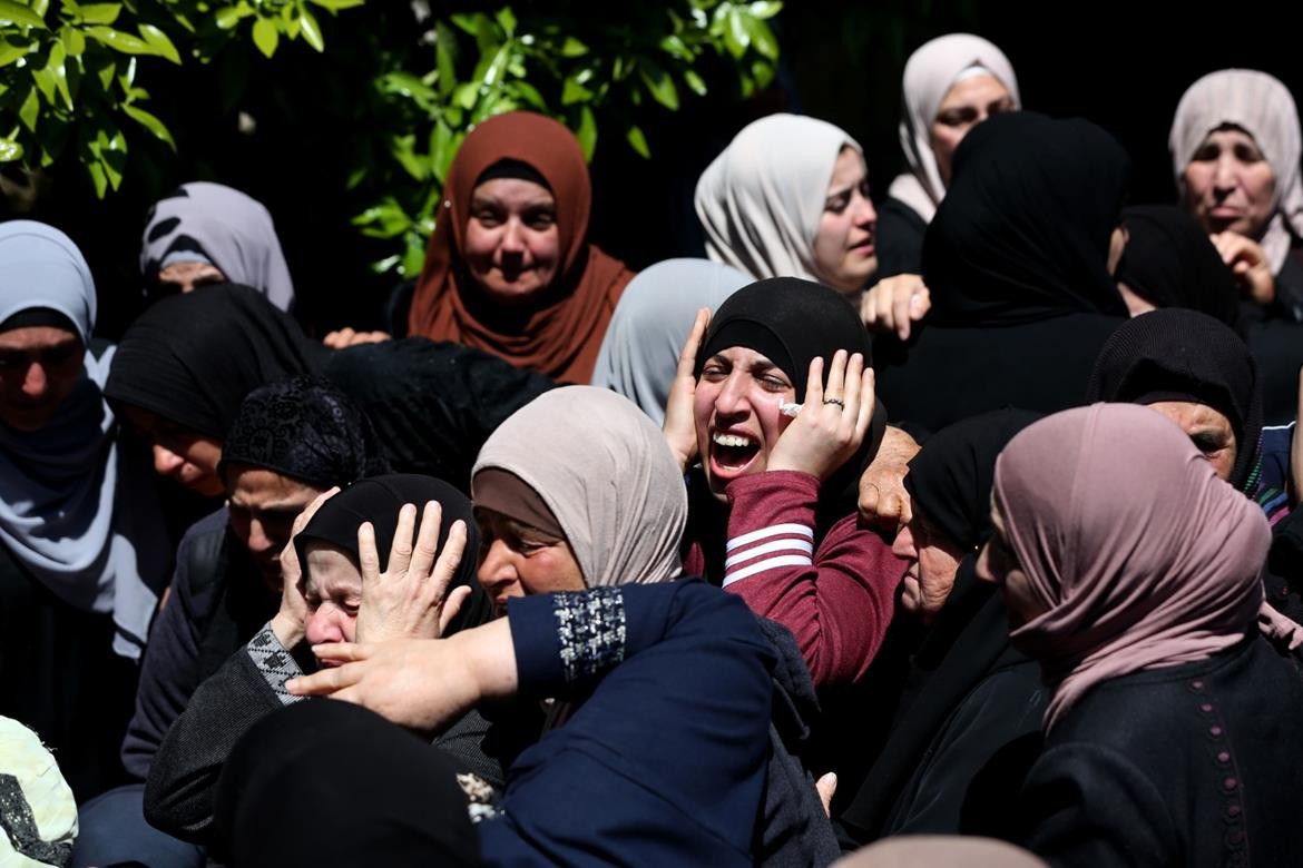 تشييع جثمان الشهيد مصطفى ابو الرب لمثواه الاخير في قرية مسلية قرب جنين.jpg