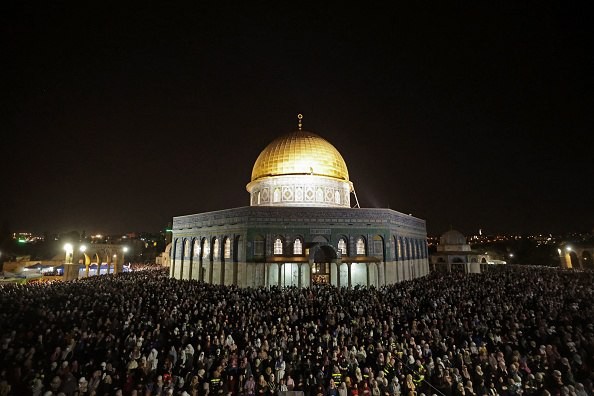 أجواء ليلة القدر في المسجد الأقصى (Getty Images) 4.jpg