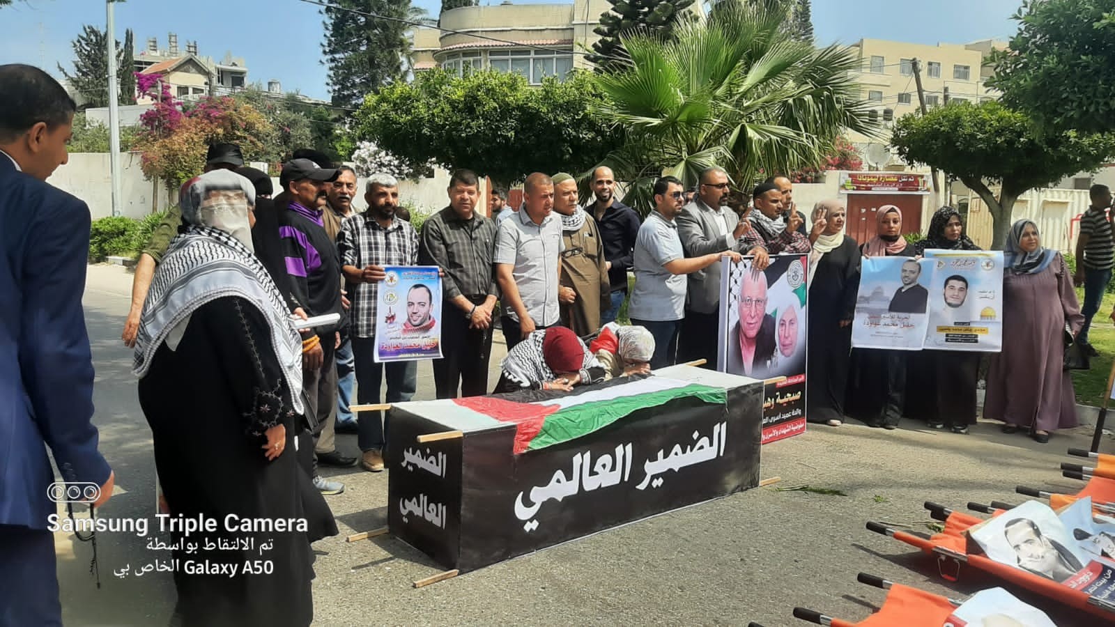 التجمع الفلسطيني للوطن و الشتات في وقفة مطالبة بالإفراج عن الأسرى  الشهداء لدى الإحتلال 2.jpg