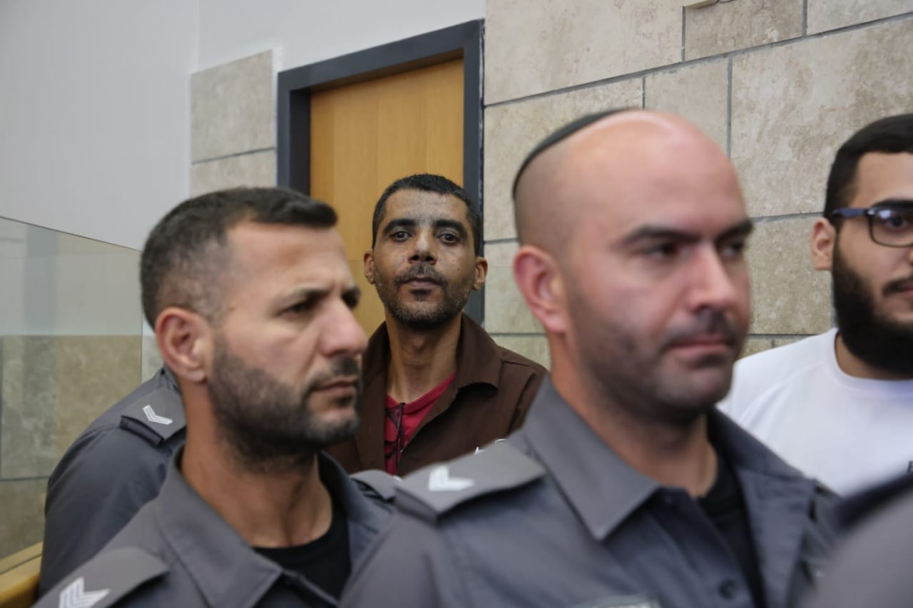 أسرى نفق الحرية من داخل قاعة المحكمة في الناصرة 3.jpg