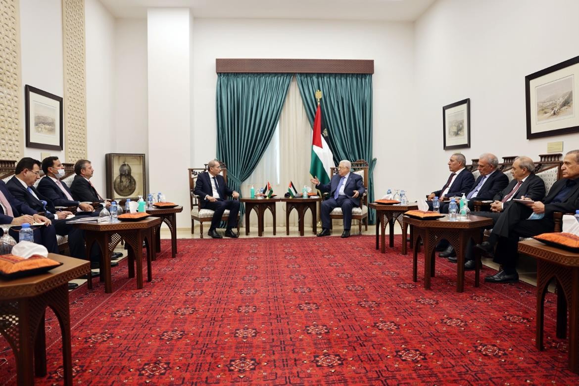الرئيس محمود عباس، يستقبل وزير الخارجية الاردني ايمن الصفدي