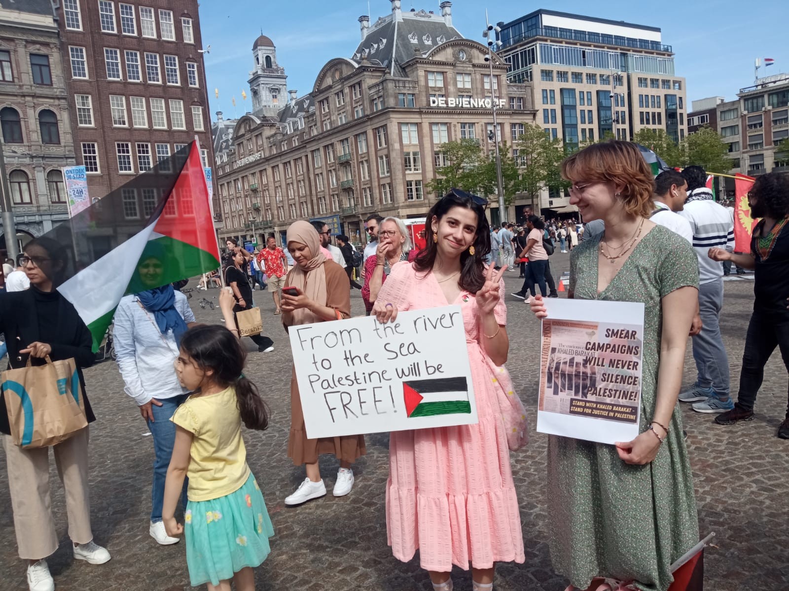 الاتحاد النسائي الأوروبي الفلسطيني يشارك في مسيرة الإعلام في أمستردام ويندد باغتيال الصحفية شيرين أبو عاقلة1.jpeg