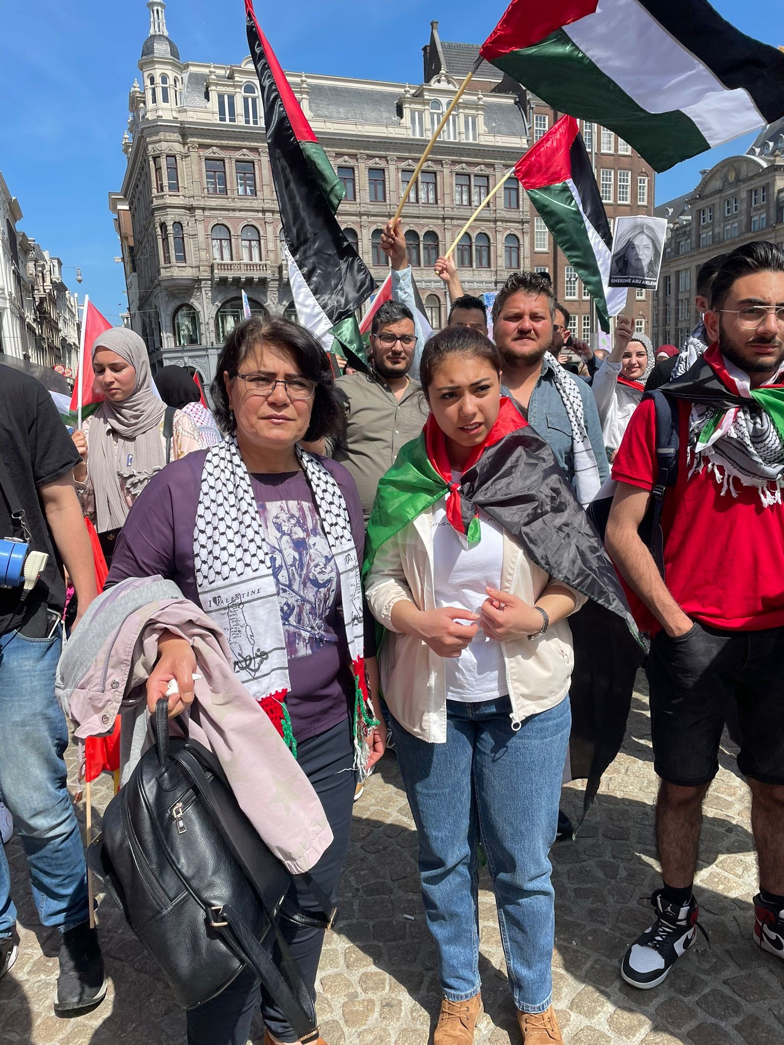 الاتحاد النسائي الأوروبي الفلسطيني يشارك في مسيرة الإعلام في أمستردام ويندد باغتيال الصحفية شيرين أبو عاقلة2.jpeg