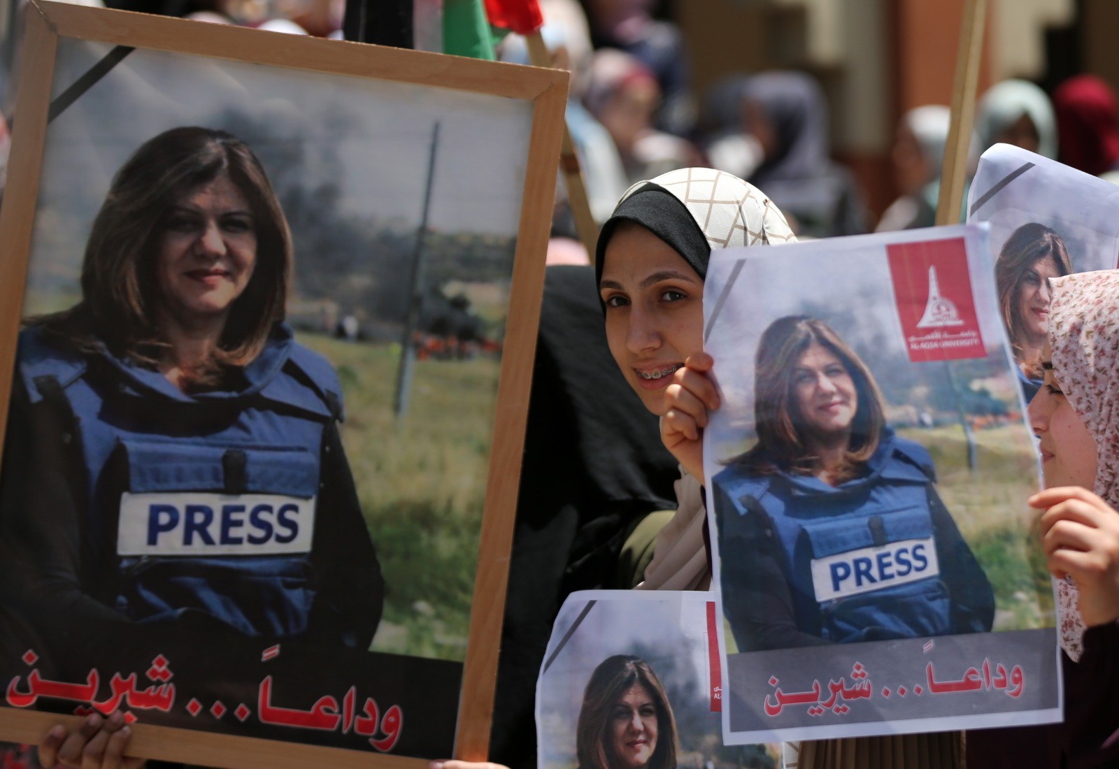 جامعة الأقصى تنظم وقفة تضامن واحتجاج على اغتيال الاعلامية شيرين أبو عاقلة