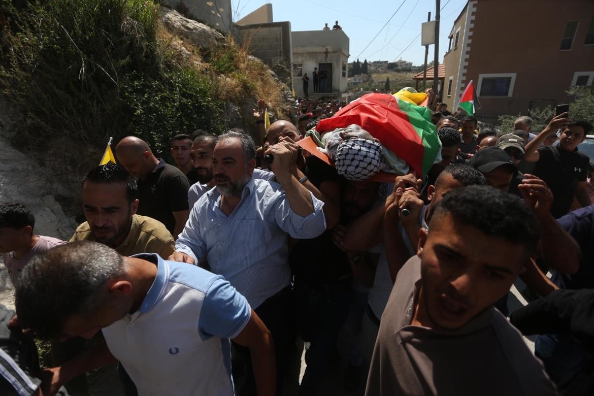 تشييع جثمان الشهيد نبيل غانم (53عاماً) لمثواه الاخير في قرية صرة غرب نابلس 2.jpg