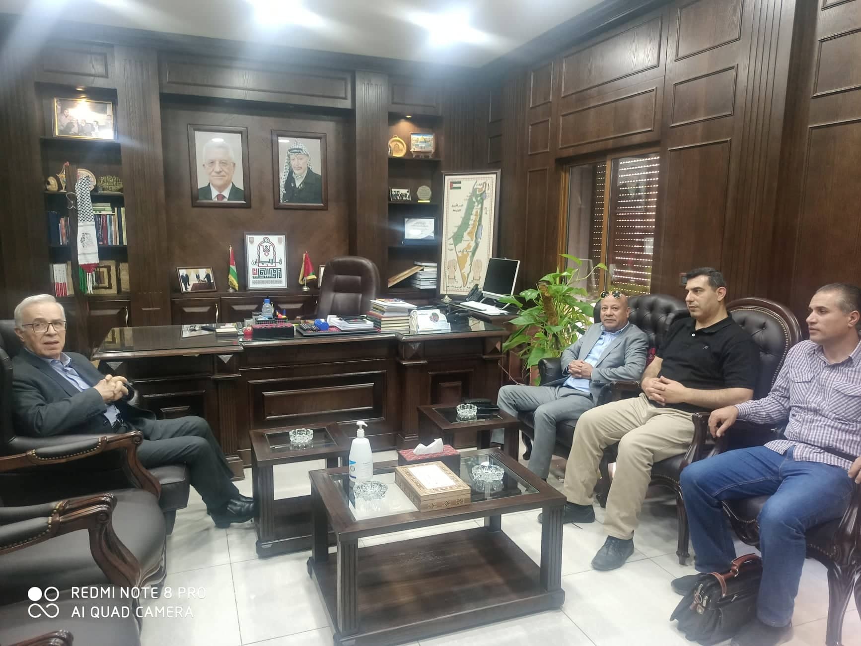 ابو هولي يتفقد مخيم اليرموك برفقة وفد من اللجنة الاستشارية للأونروا ويلتقون باللاجئين العائدين الى المخيم  8.jpg