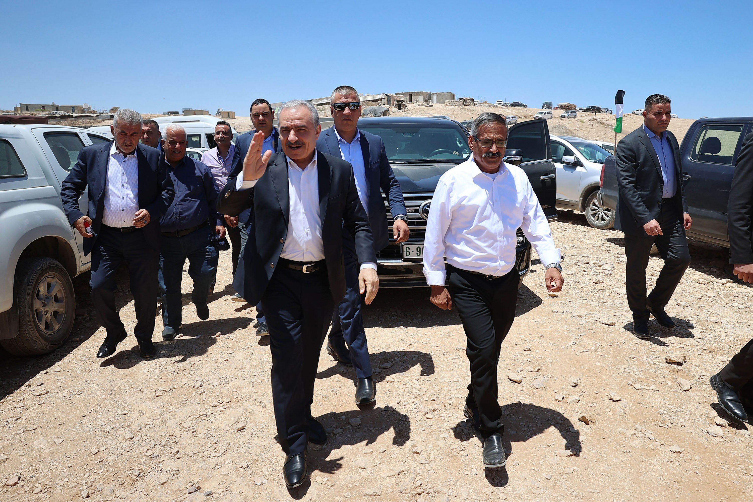 رئيس الوزراء محمد اشتية، خلال افتتاحه مؤتمر الصمود والتحدي الذي اقيم برعاية الرئيس محمود عباس، في خربة المجاز بمسافر يطا جنوب الخليل