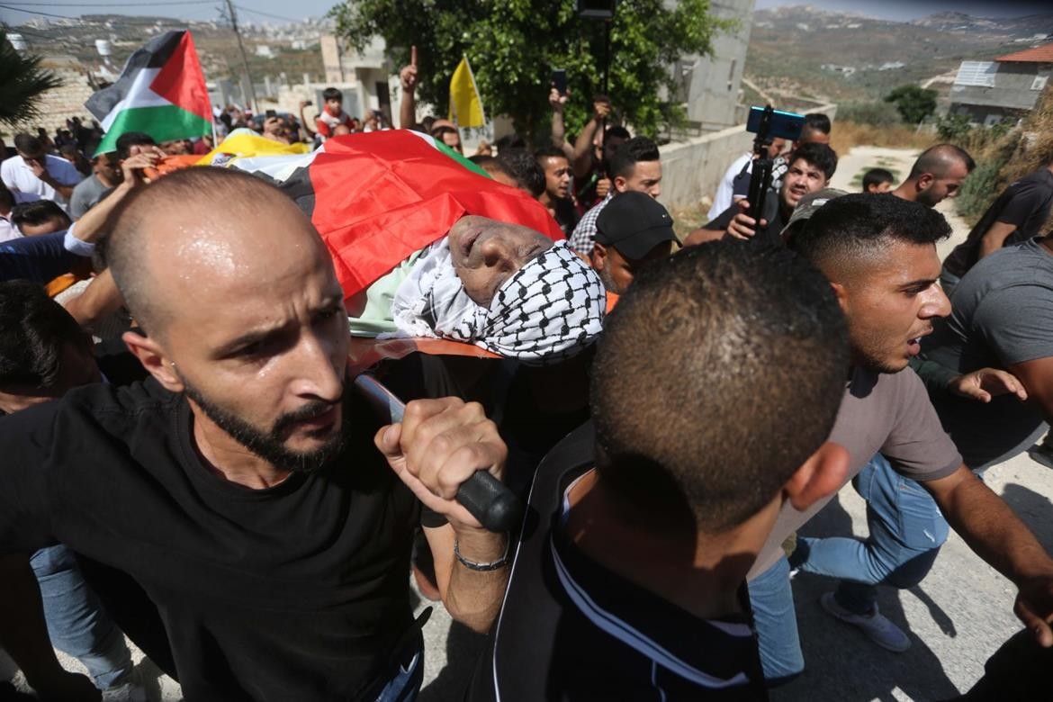 تشييع جثمان الشهيد نبيل غانم (53عاماً) لمثواه الاخير في قرية صرة غرب نابلس 4.jpg