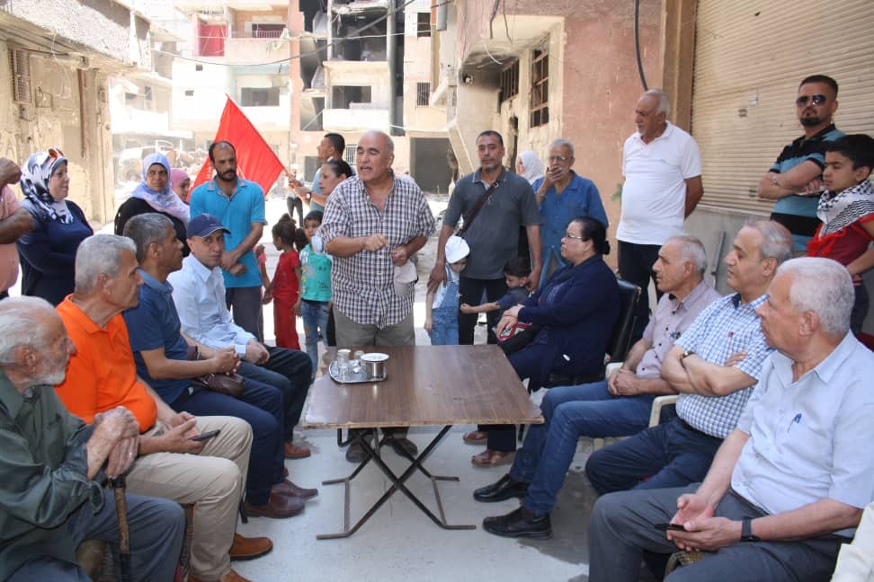 وفد قيادي من الشعبية يتقدمه نائب الأمين العام يزور مخيم اليرموك  0.jpg