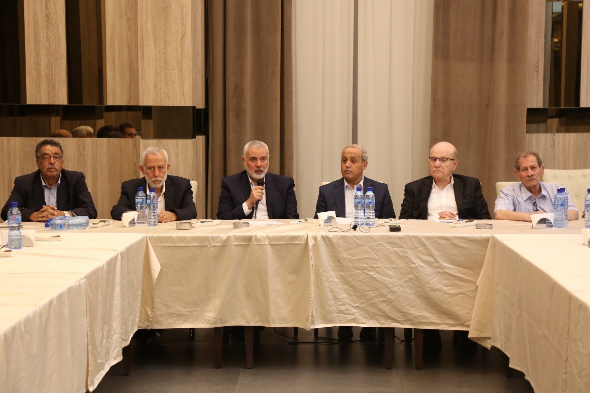 هنية ووفد من قادة الحركة يلتقون الأمناء العامين وقيادات الفصائل في بيروت 7.jpg