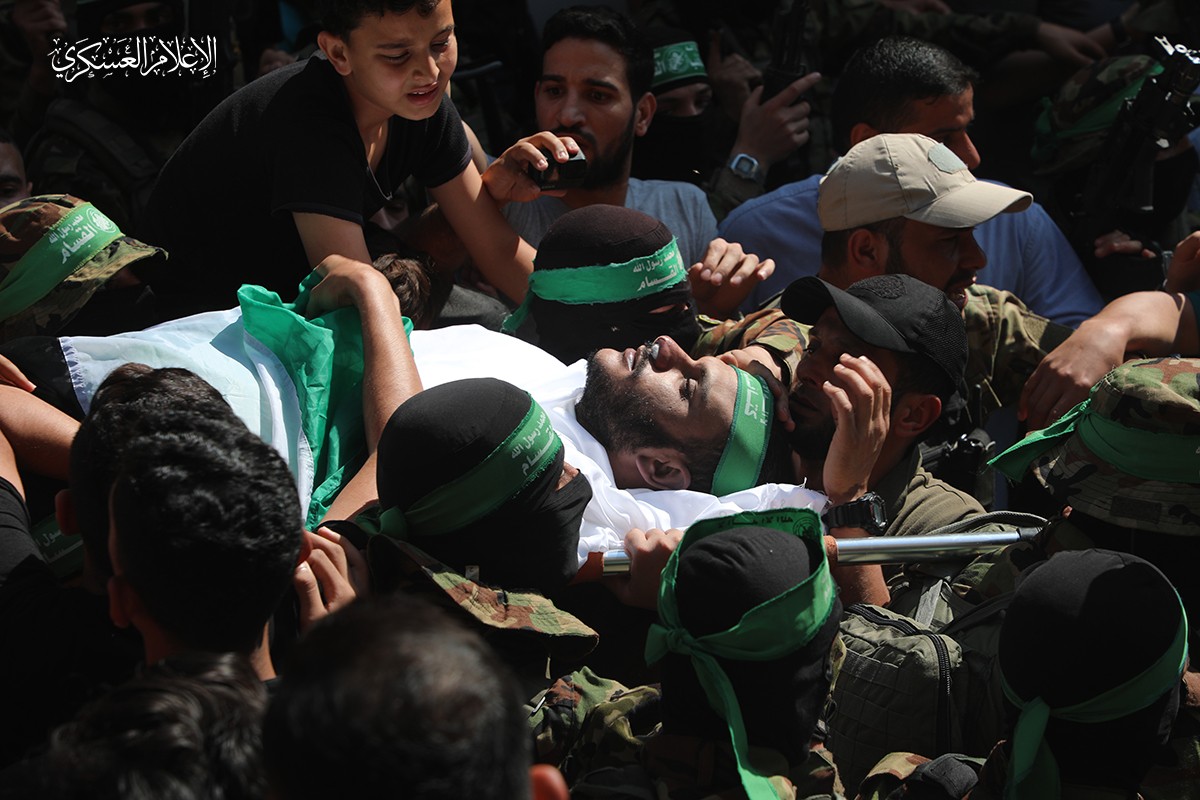 وداع القائد الميداني بهاء أبو طبق  بجنازة مهيبة 2.jpg