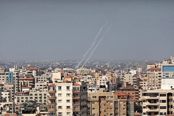 اطلاق الصواريخ خلال المناورة العسكرية التابعة لحركة الجهاد الاسلامي، في مدينة غزة 3.jpg