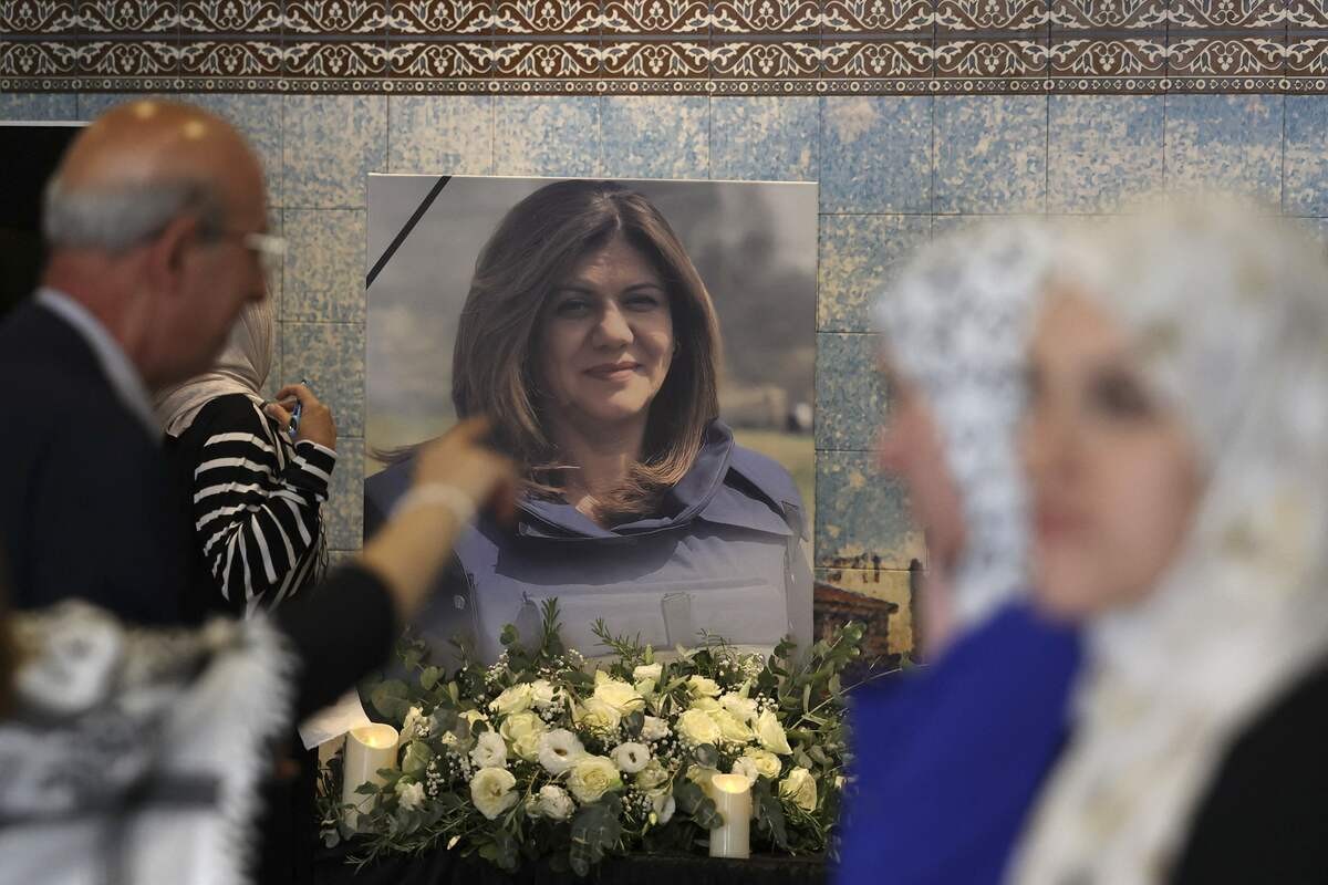 فلسطينيون يحضرون حفل تأبين لشيرين أبو عاقلة بمناسبة مرور 40 يوم على استشهادها في مدينة رام الله 7.jpg