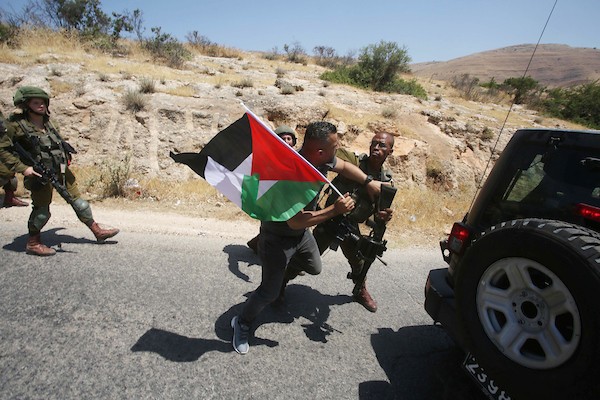 مواجهات بين جنود إسرائيليون متظاهرون فلسطينيون خلال مظاهرة ضد المستوطنات الإسرائيلية في الأغوار الشمالية قرب طوباس في الضفة الغربية 18.jpg