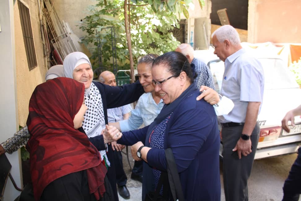 وفد قيادي من الشعبية يتقدمه نائب الأمين العام يزور مخيم اليرموك  8.jpg