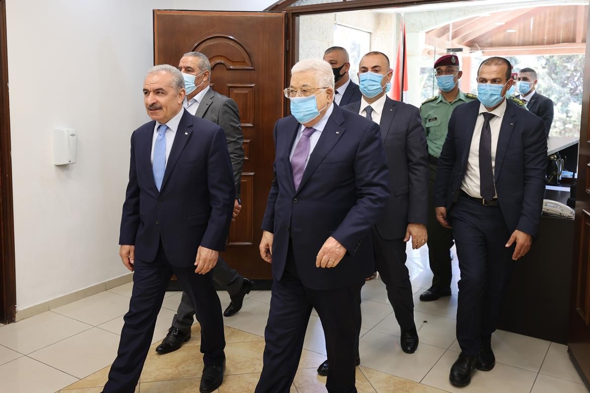 رئيس دولة فلسطين محمود عباس يترأس اجتماع مجلس الوزراء 6.jpg