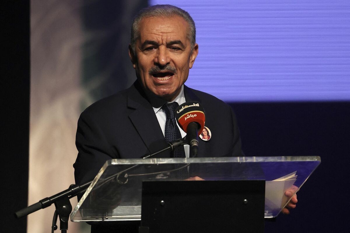 فلسطينيون يحضرون حفل تأبين لشيرين أبو عاقلة بمناسبة مرور 40 يوم على استشهادها في مدينة رام الله 5.jpg