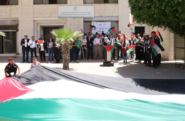فلسطينيون يشاركون في فعالية العلم الفلسطيني تحت شعار علمنا هويتنا في مدينة غزة.jpg