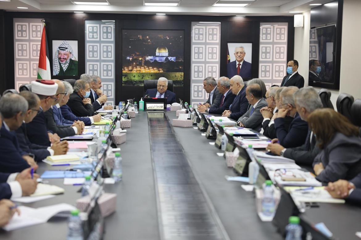 رئيس دولة فلسطين محمود عباس يترأس اجتماع مجلس الوزراء 2(1).jpg