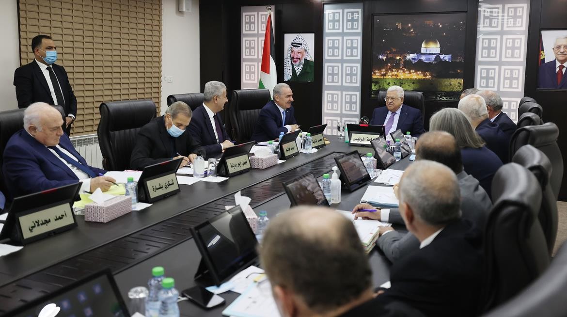 رئيس دولة فلسطين محمود عباس يترأس اجتماع مجلس الوزراء 8.jpg