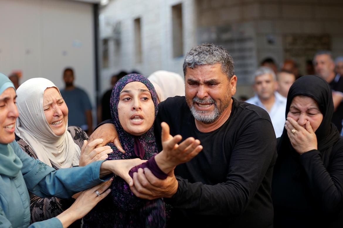 وداع الشهيد عودة محمد صدقة (17 عاما) في مجمع فلسطين الطبي بمدينة رام الله 3.jpg