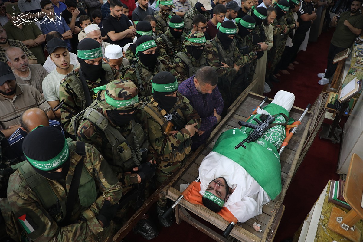 وداع القائد الميداني بهاء أبو طبق  بجنازة مهيبة 10.jpg