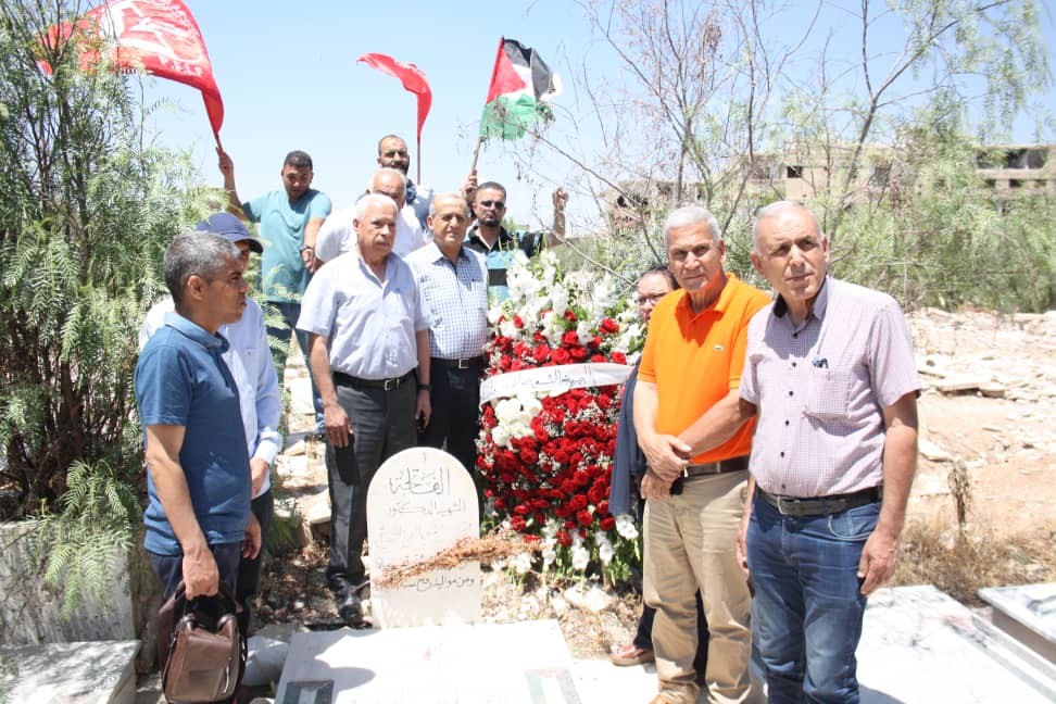 وفد قيادي من الشعبية يتقدمه نائب الأمين العام يزور مخيم اليرموك  9.jpg