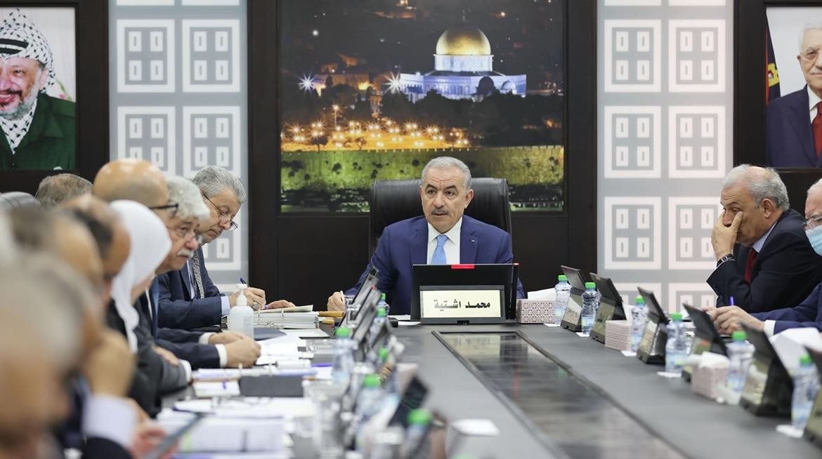 رئيس الوزراء محمد اشتية يترأس اجتماع مجلس الوزراء في جلسته رقم (161).jpg