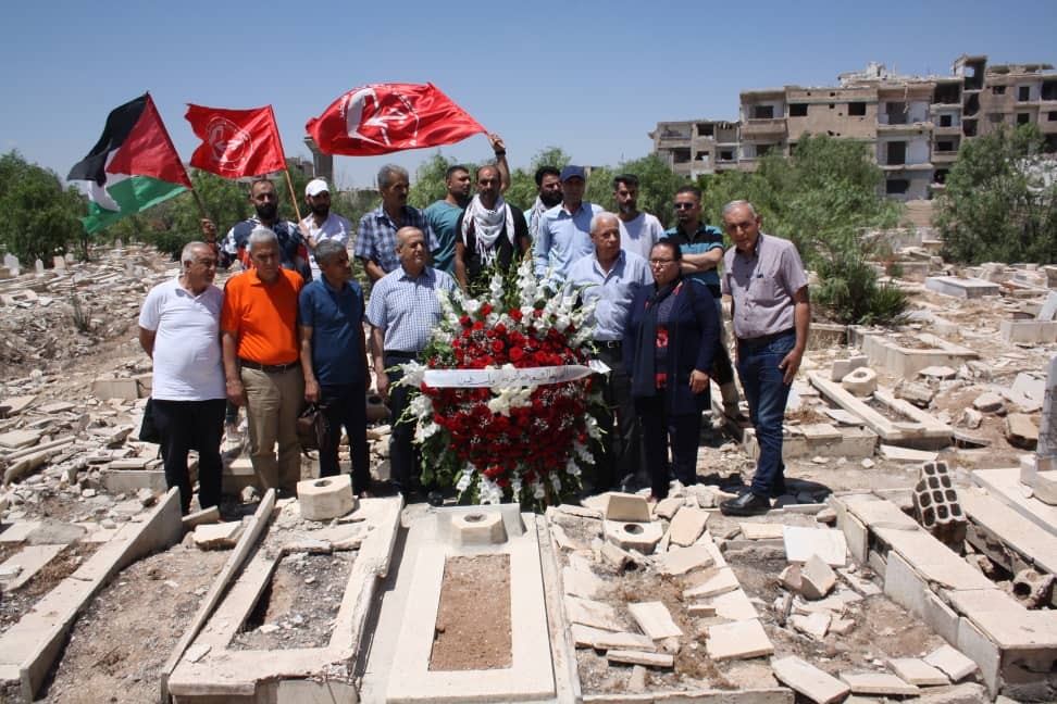 وفد قيادي من الشعبية يتقدمه نائب الأمين العام يزور مخيم اليرموك  18.jpg