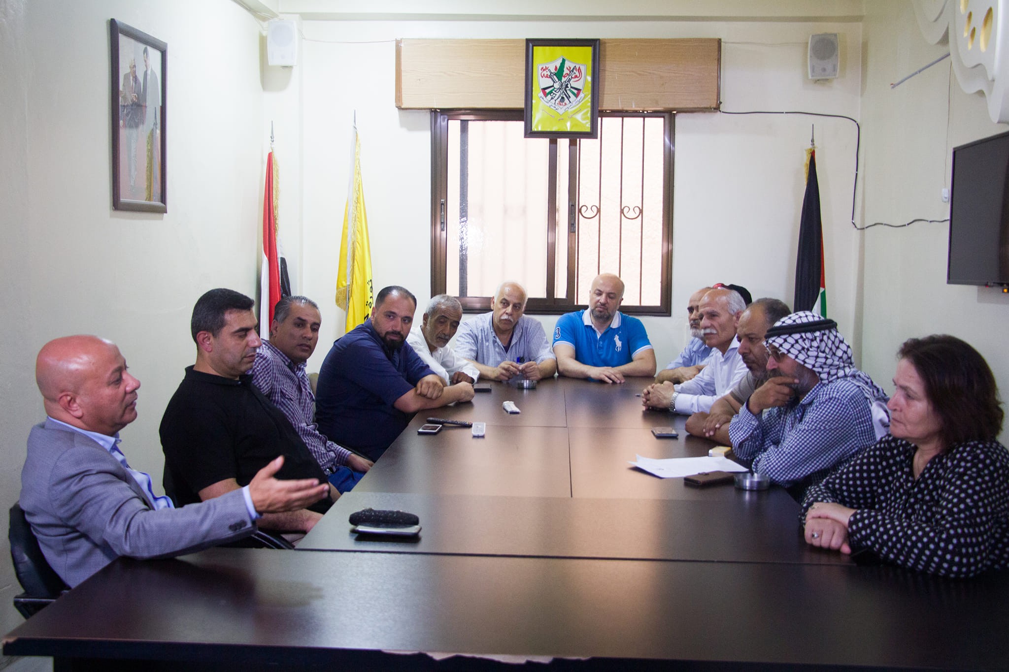 ابو هولي يتفقد مخيم اليرموك برفقة وفد من اللجنة الاستشارية للأونروا ويلتقون باللاجئين العائدين الى المخيم  6.jpg