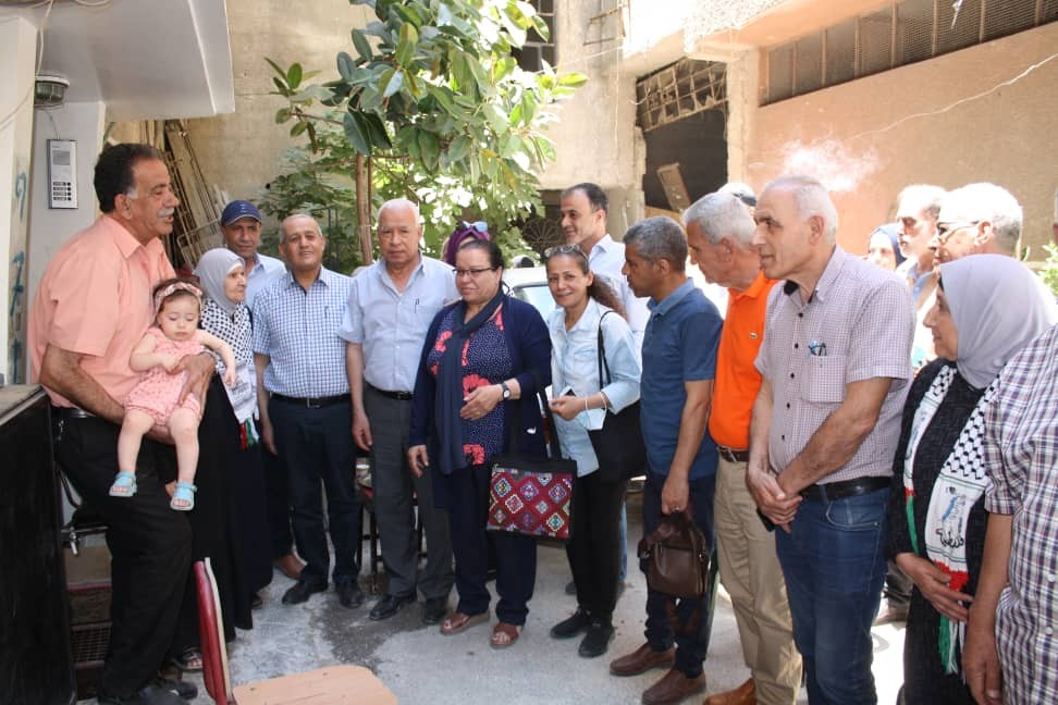 وفد قيادي من الشعبية يتقدمه نائب الأمين العام يزور مخيم اليرموك  11.jpg