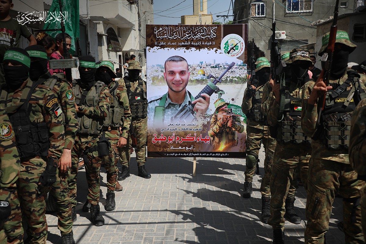 وداع القائد الميداني بهاء أبو طبق  بجنازة مهيبة 4.jpg