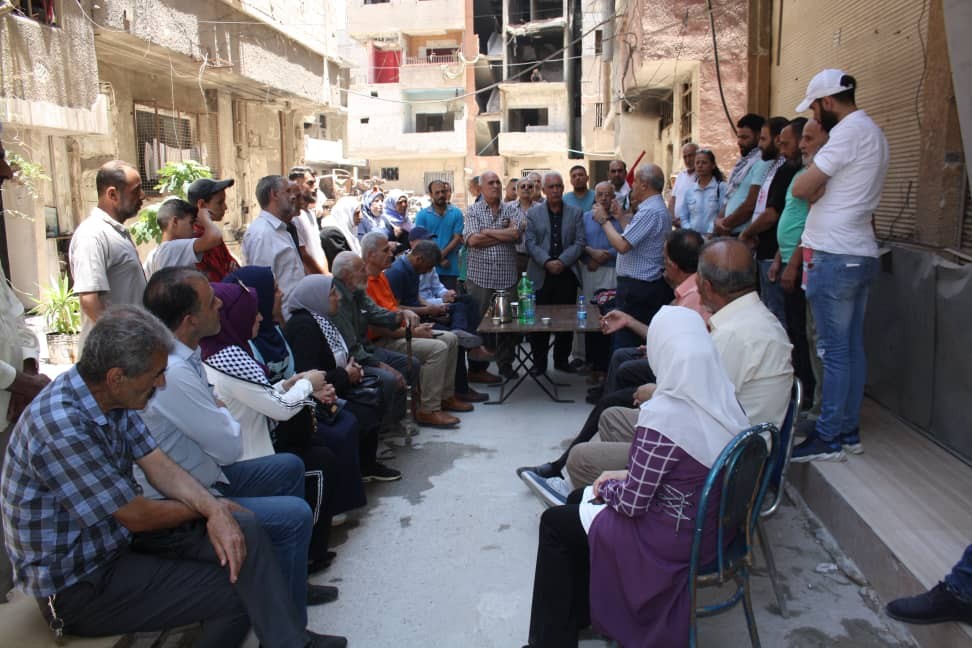 وفد قيادي من الشعبية يتقدمه نائب الأمين العام يزور مخيم اليرموك  7.jpg