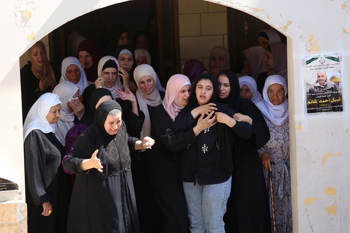 تشييع جثمان الشهيد نبيل غانم (53عاماً) لمثواه الاخير في قرية صرة غرب نابلس.jpg