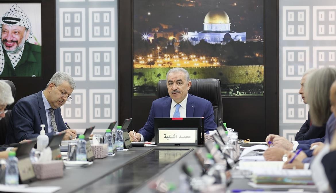 رئيس الوزراء محمد اشتية يترأس اجتماع مجلس الوزراء في جلسته رقم (161) 3.jpg