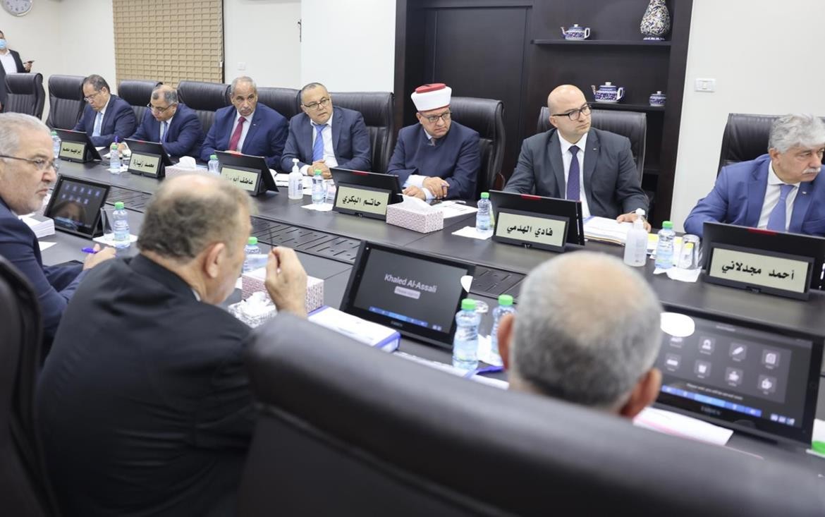 رئيس دولة فلسطين محمود عباس يترأس اجتماع مجلس الوزراء 2.jpg