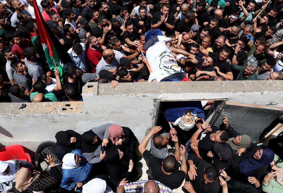 تشييع جثمان الشهيد بلال كبها (24 عاماً) لمثواه الاخير في بلدة يعبد قرب جنين