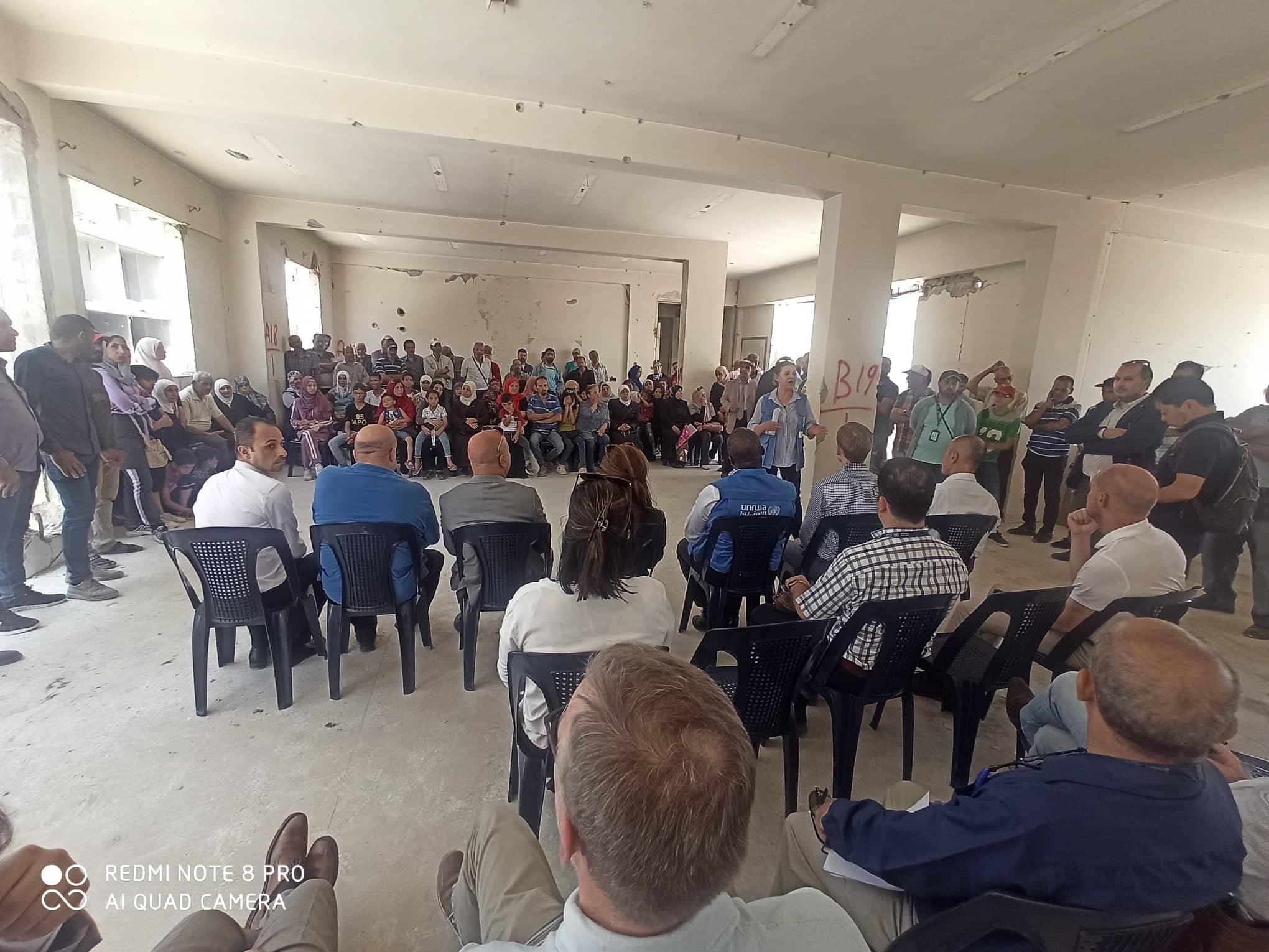 ابو هولي يتفقد مخيم اليرموك برفقة وفد من اللجنة الاستشارية للأونروا ويلتقون باللاجئين العائدين الى المخيم  4.jpg