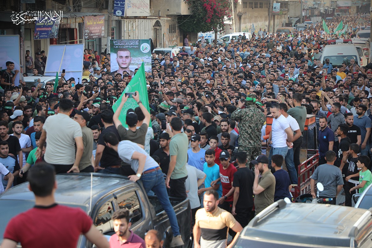 وداع القائد الميداني بهاء أبو طبق  بجنازة مهيبة 7.jpg