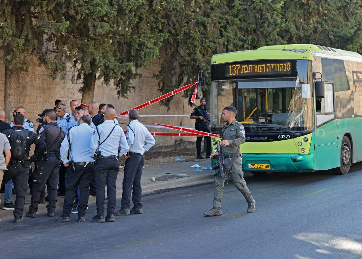 من مكان عملية طعن مستوطن في القدس المحتلة .. تصوير: 