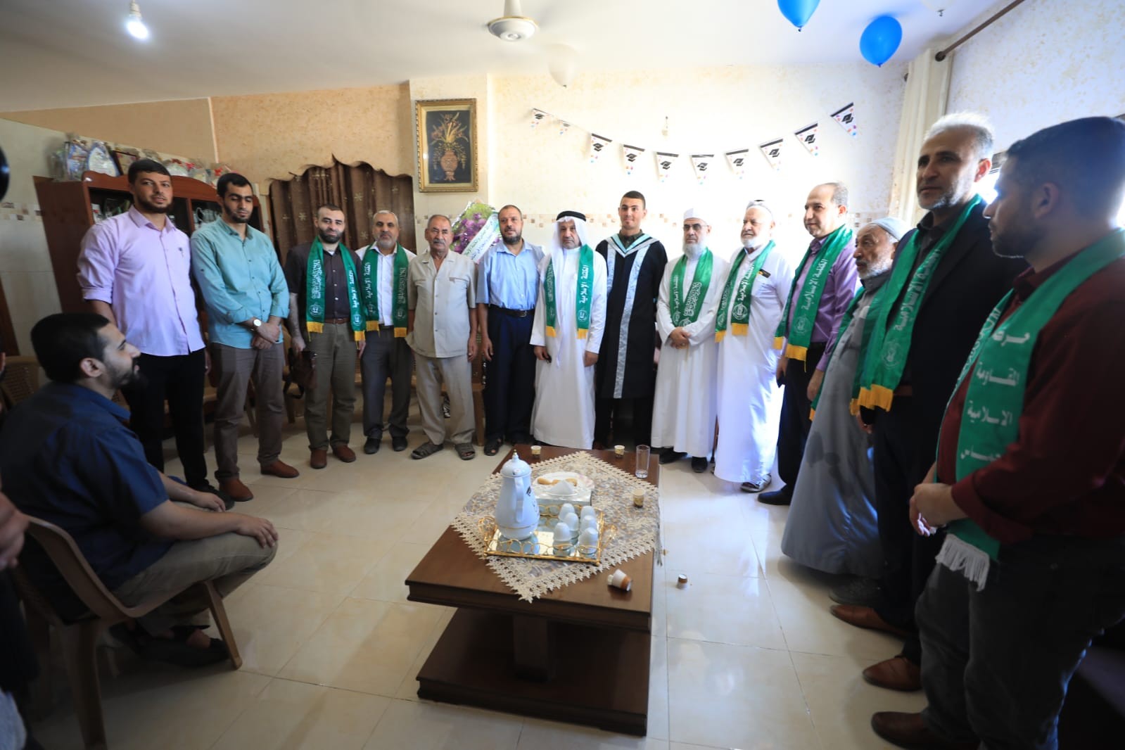 حماس والكتلة الإسلامية وسط القطاع تزوران المتفوقين في الثانوية العامة.jpeg