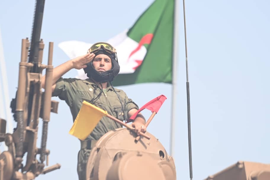 الجزائر.. انطلاق الاستعراض العسكري المخلد لستينية الاستقلال.jpg