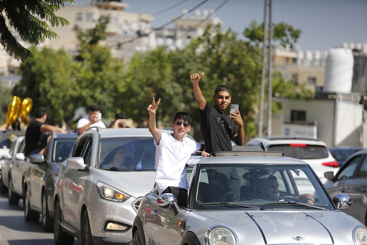 احتفالات طلاب الثانوية العامة في رام الله .. تصوير - شروق زيد 4.jpg