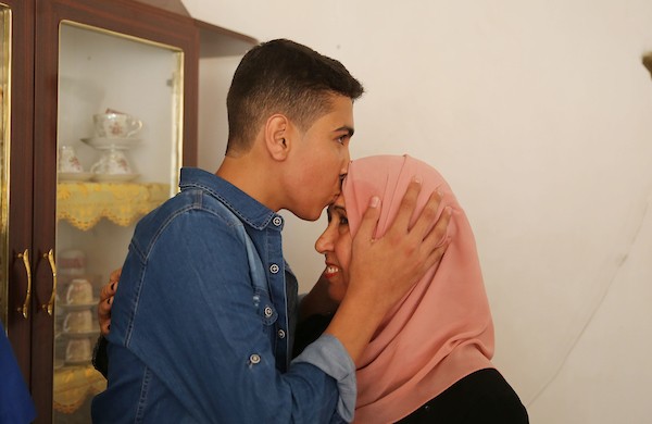 الأول على الفرع العلمي أنس الحرازين 5.jpg