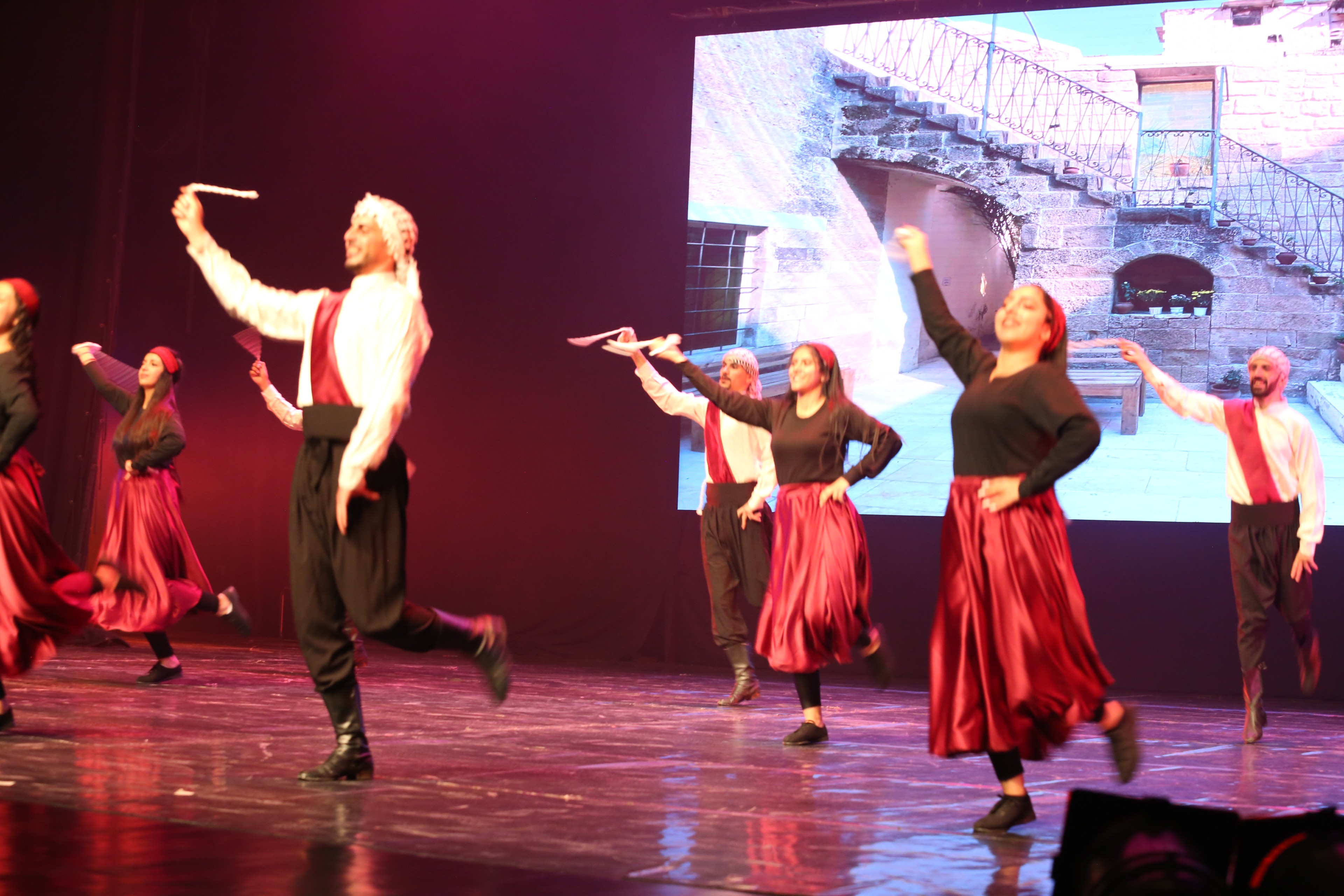 البيدر  تقدم عرضاً فنياً مسرحياً لدعم صندوق الطالب المحتاج في جامعة القدس المفتوحة 6.JPG